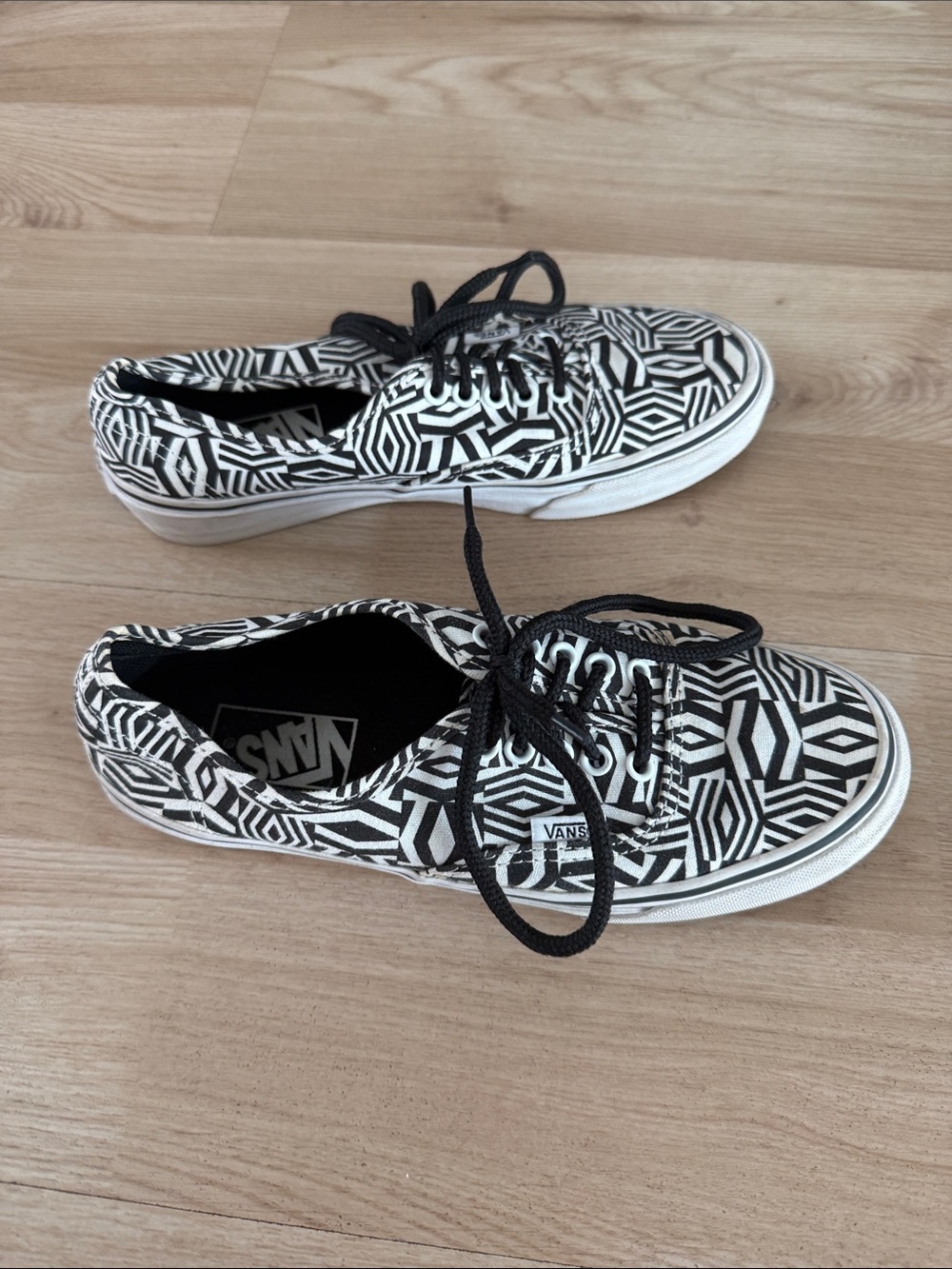 Vans Black & White Optical Hex Pattern Low-Top Sneakers - Picture 2 of 4